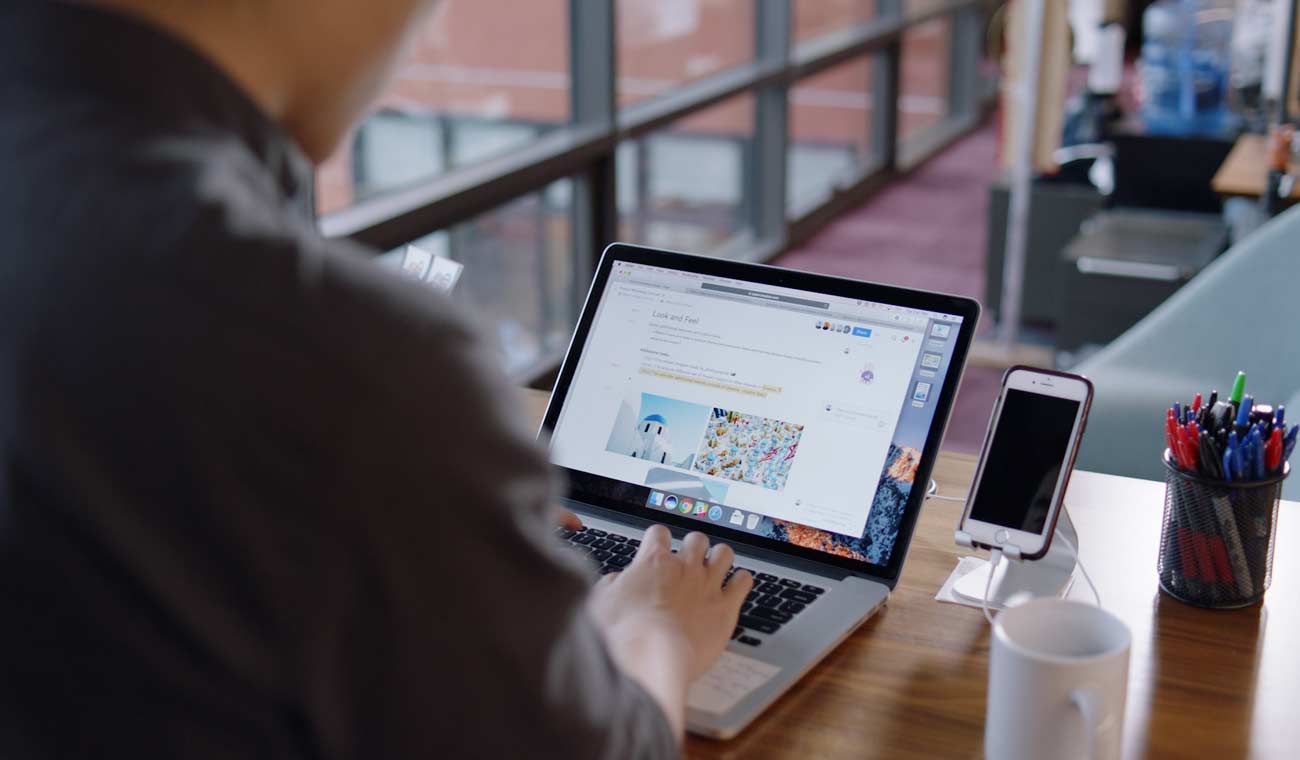 Photo showing a worker using Dropbox Paper