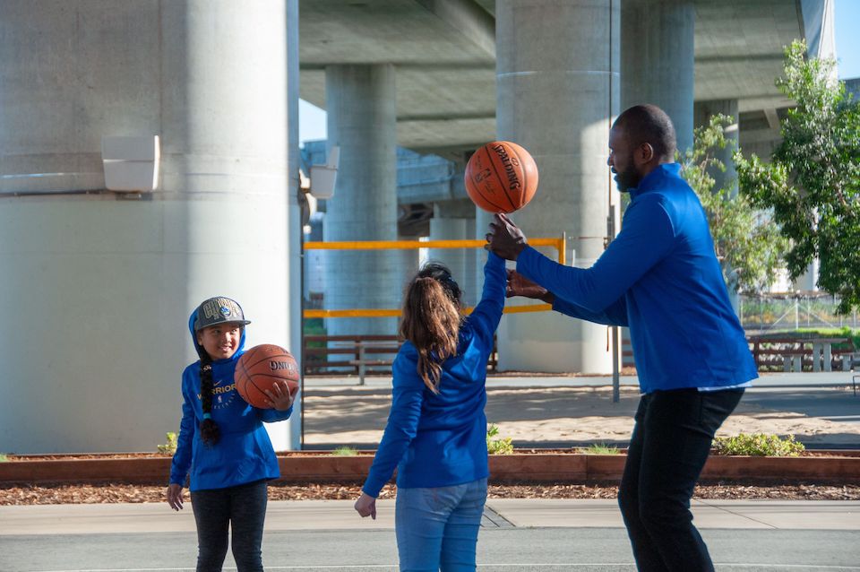 Photo of basketball players by Quynh-Le Nguyen