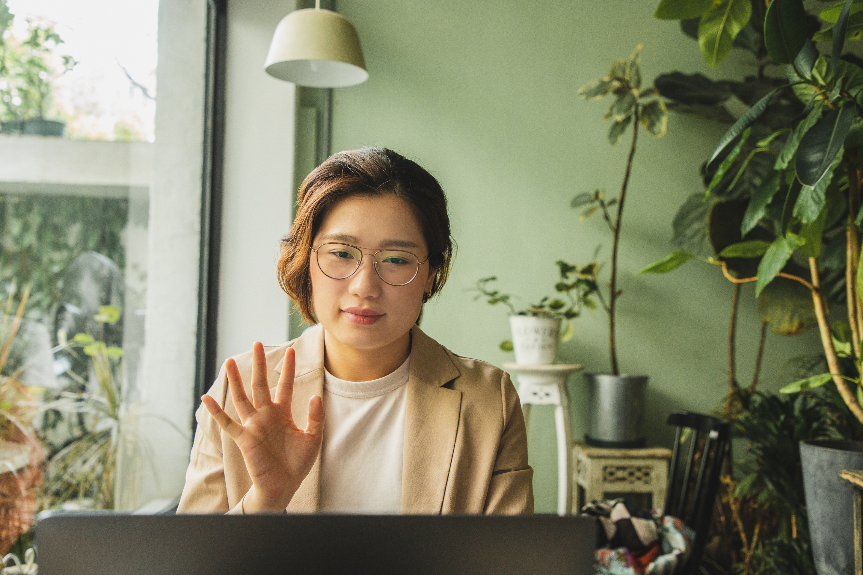 A person introducing themselves during an online interview