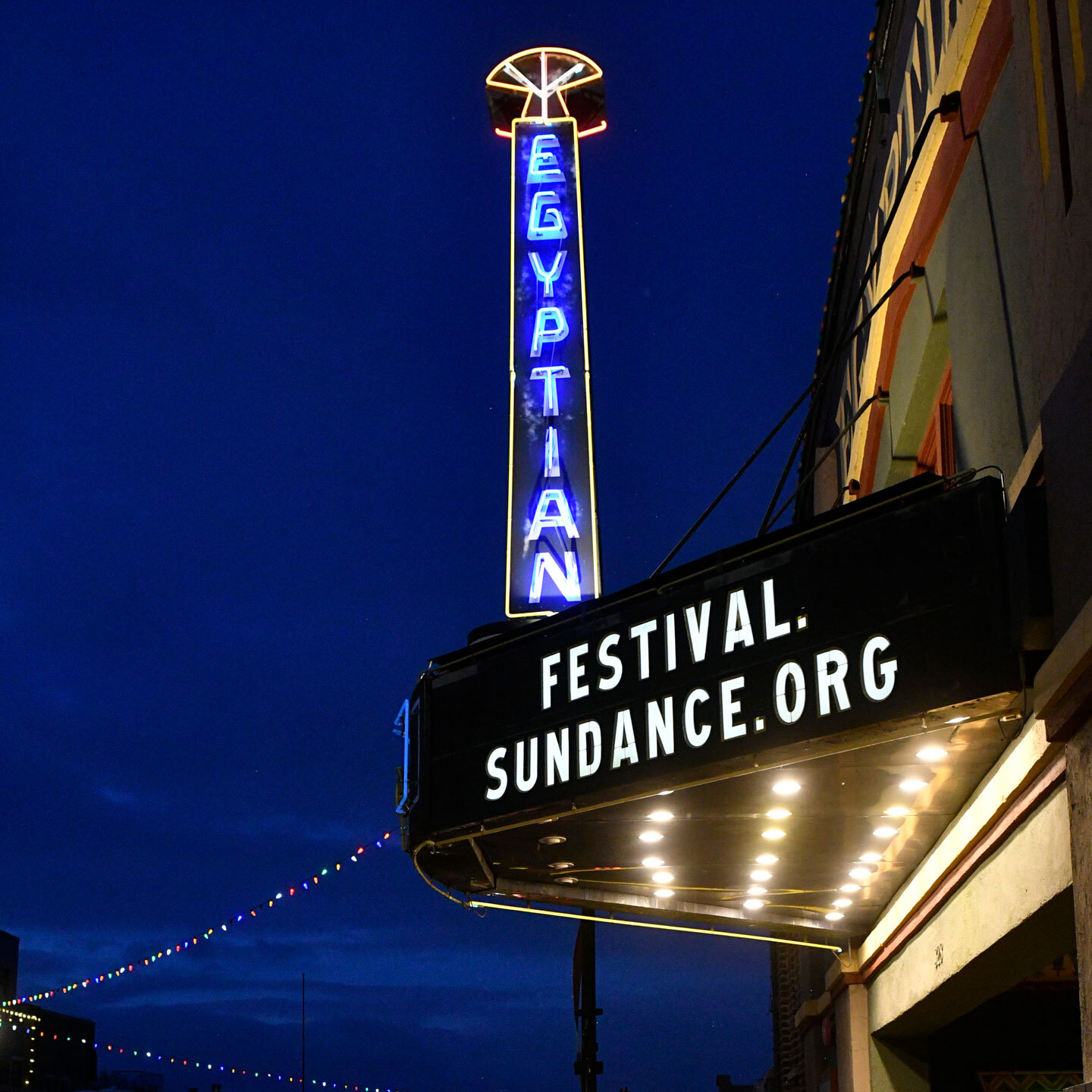 Ägyptisches Theater beim Sundance Film Festival mit Festival.Sundance.Org auf einem Werbeschild