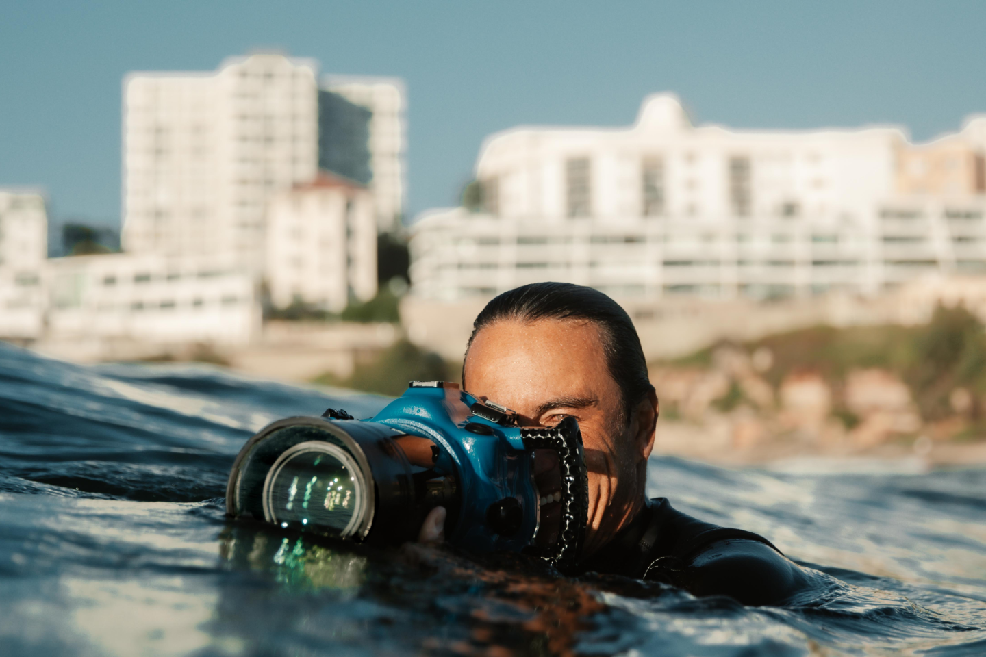 Uge photographing in the ocean