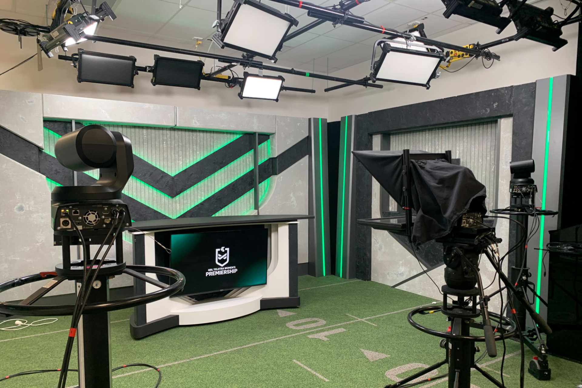 National Rugby League-studio met camera's op de voorgrond