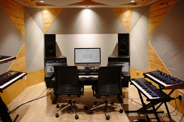 Звукозаписывающая студия, занимающаяся также организацией деятельности исполнителей, использует Dropbox Business для совместной работы при создании музыки, видео и проведении мероприятий.