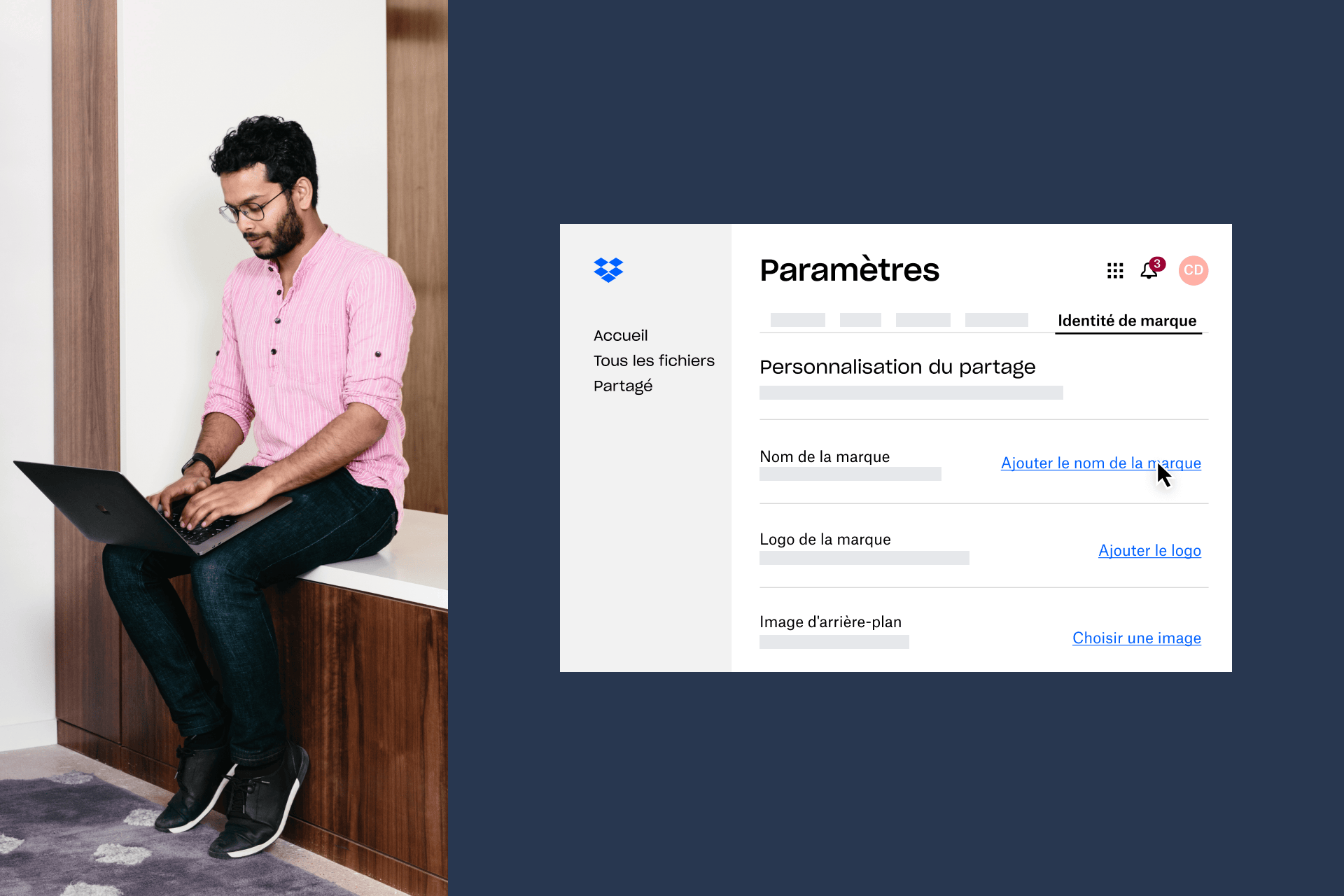 Solopreneur utilisant les paramètres de personnalisation du partage de Dropbox