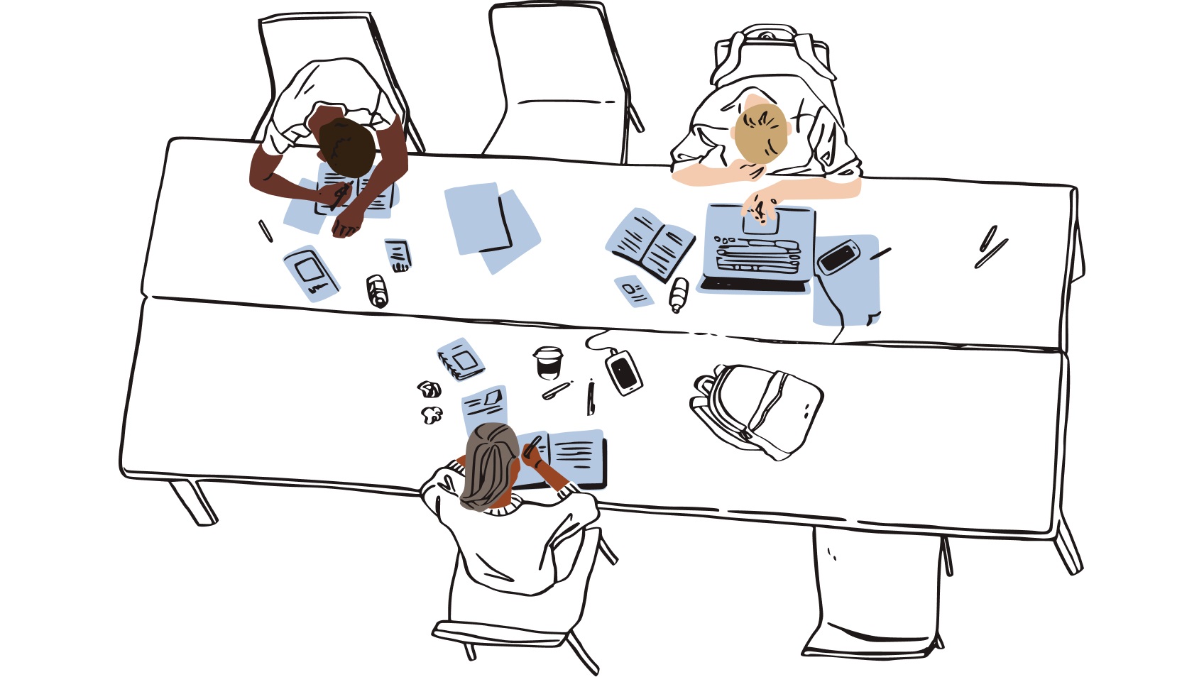 Menschen arbeiten an einem unordentlichen Schreibtisch mit mehreren Geräten und vielen Dateien um sie herum.