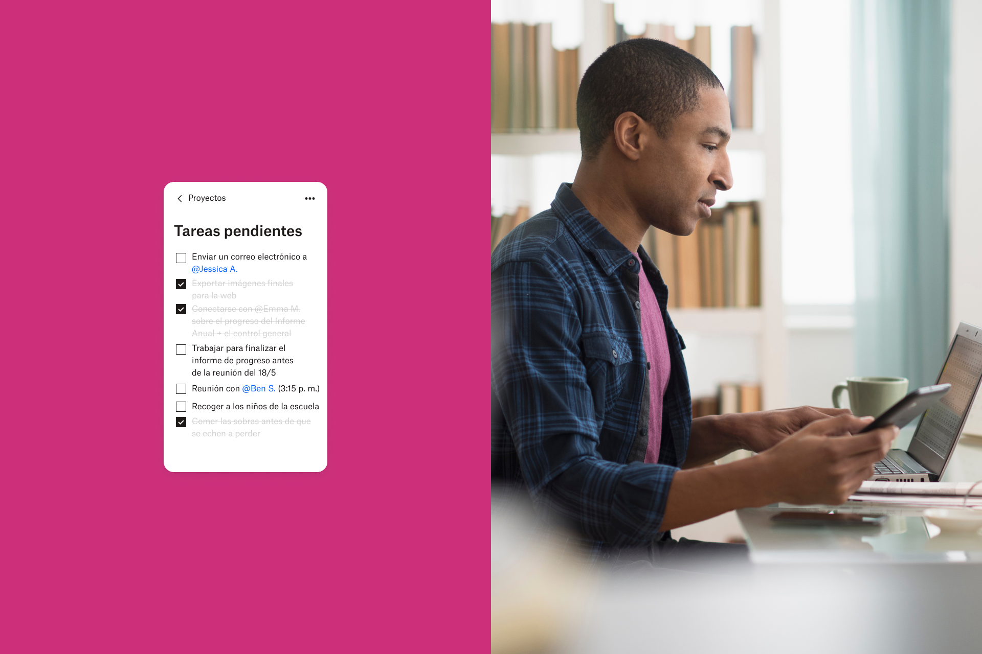 Una persona que utiliza una lista de tareas en Dropbox Paper para ser más productiva