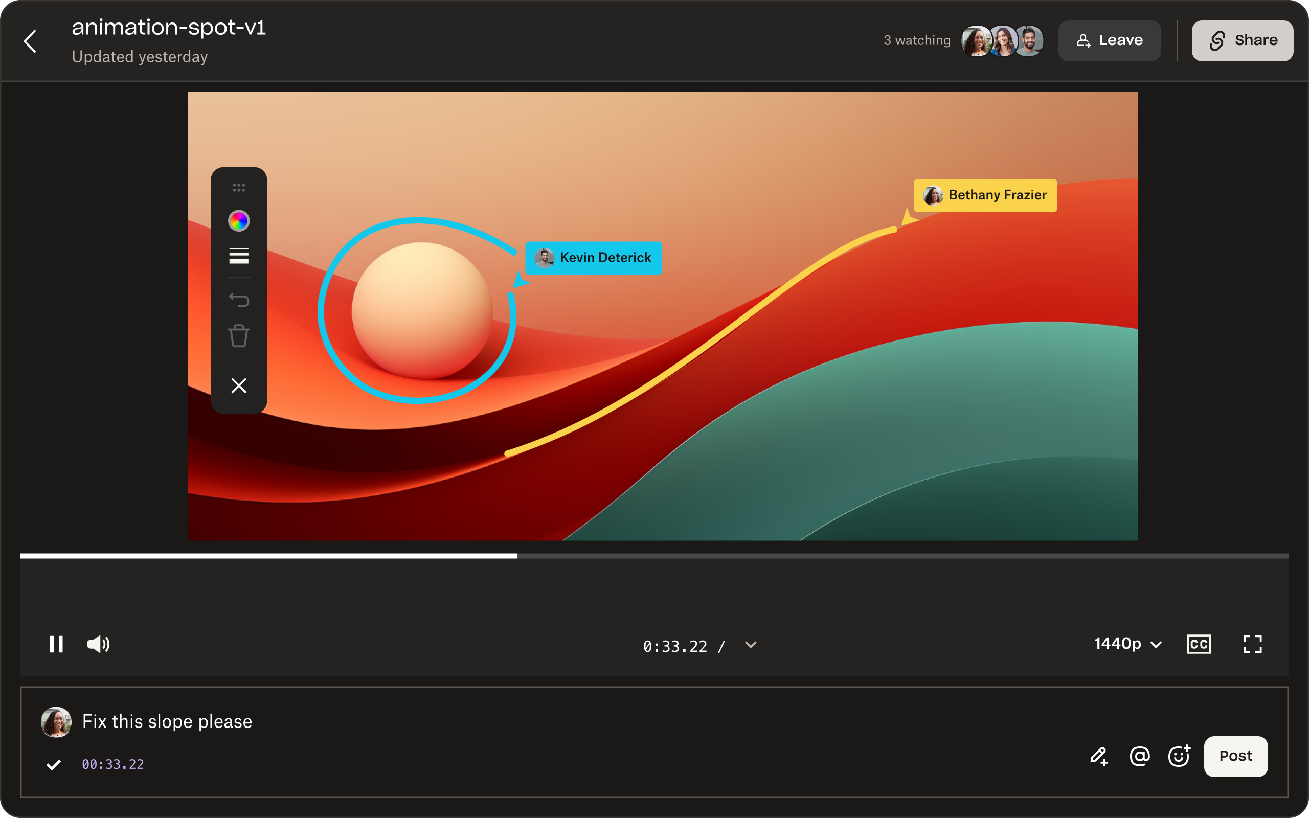 Ein Bild der Benutzeroberfläche von Dropbox Replay. Ein kreatives Team gibt Feedback zu einem bearbeiteten Video und verwendet dazu integrierte Tools wie Anmerkungen und Frame-genaue Kommentare.