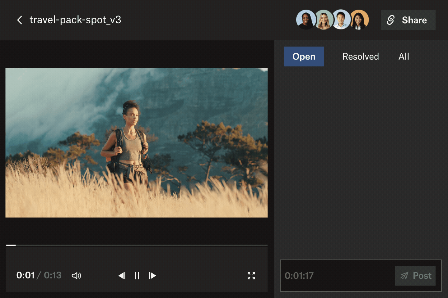 Una revisora aggiunge un'annotazione in un video con Dropbox Replay.