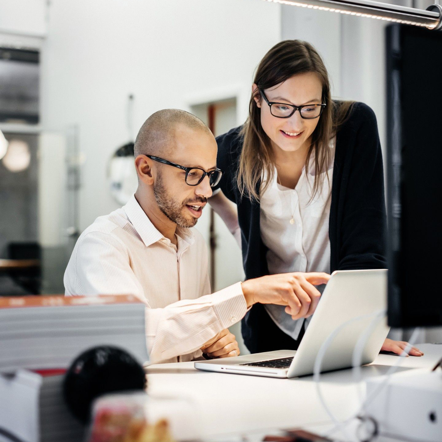 Two colleagues collaborating