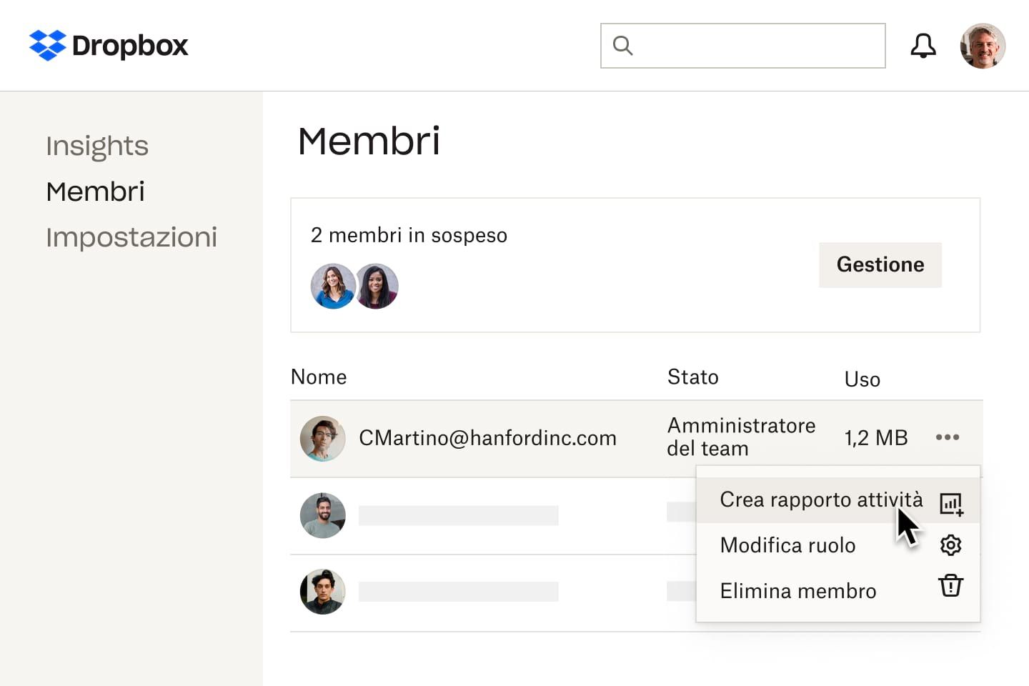 Menu a discesa nella visualizzazione elenco membri che mostra le opzioni per creare un report attività, cambiare il ruolo di un membro o eliminare un membro