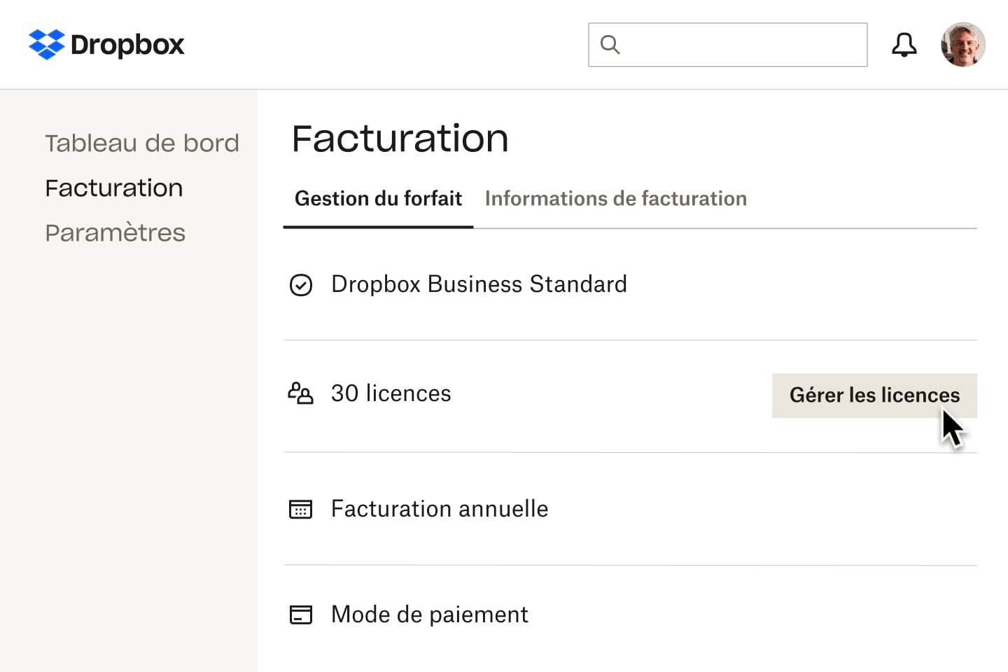 La vue facturation de Dropbox affiche le type d'abonnement d'un utilisateur, le nombre de licences associées au compte, le calendrier de facturation et la méthode de paiement