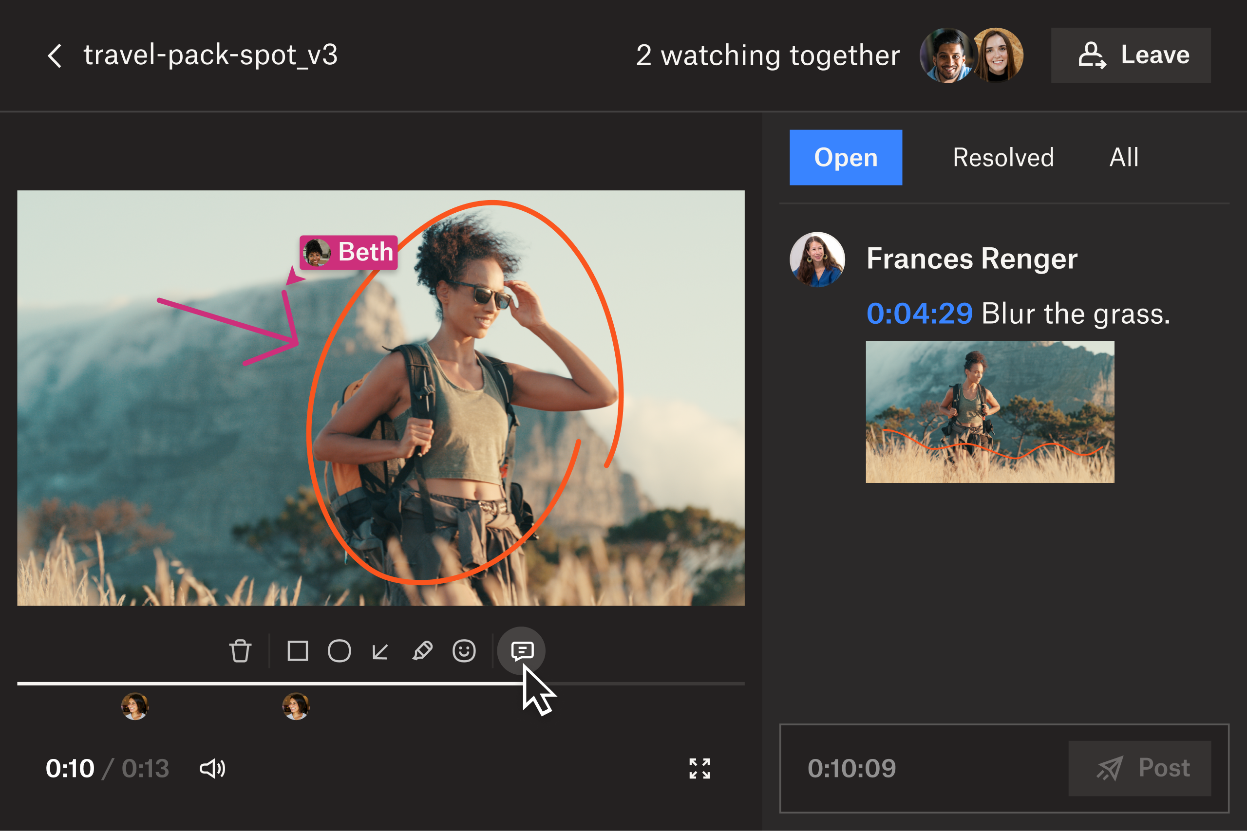 Een schermafdruk van een video in Dropbox Replay, met opmerkingen en annoteren op het scherm van twee beoordelaars.