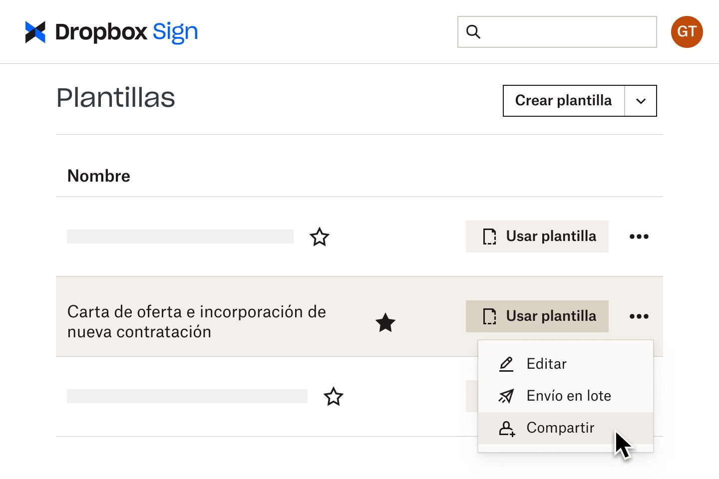 Persona haciendo clic en un botón de compartir para una plantilla de incorporación en Dropbox Sign