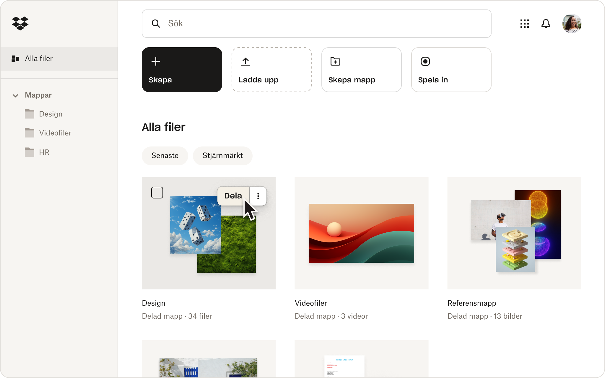 Dropbox-gränssnittet visar filhanteringsalternativ, med en markör som väljer delningsknappen på en mapp.